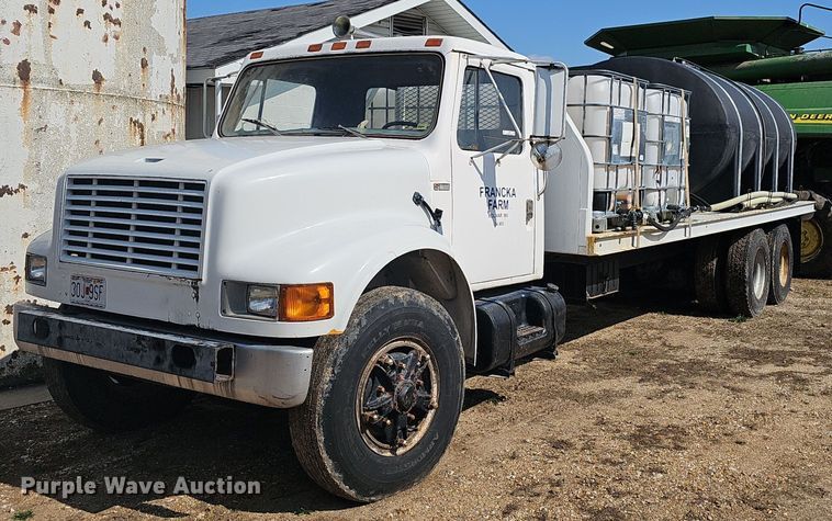 image for item EJ6063 1983 International 1754 flatbed truck