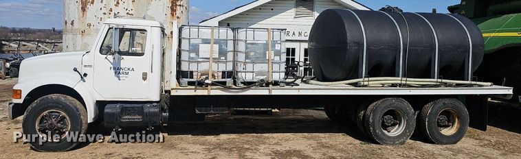 image for item EJ6063 1983 International 1754 flatbed truck