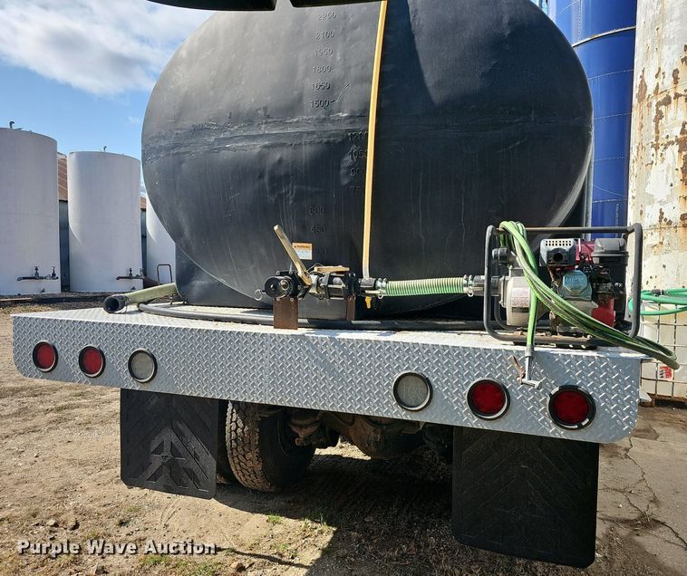 image for item EJ6063 1983 International 1754 flatbed truck