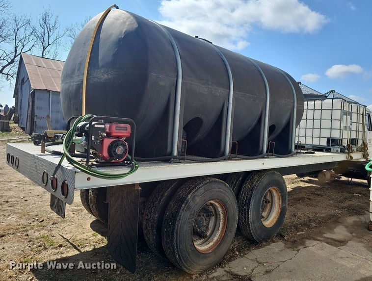 image for item EJ6063 1983 International 1754 flatbed truck