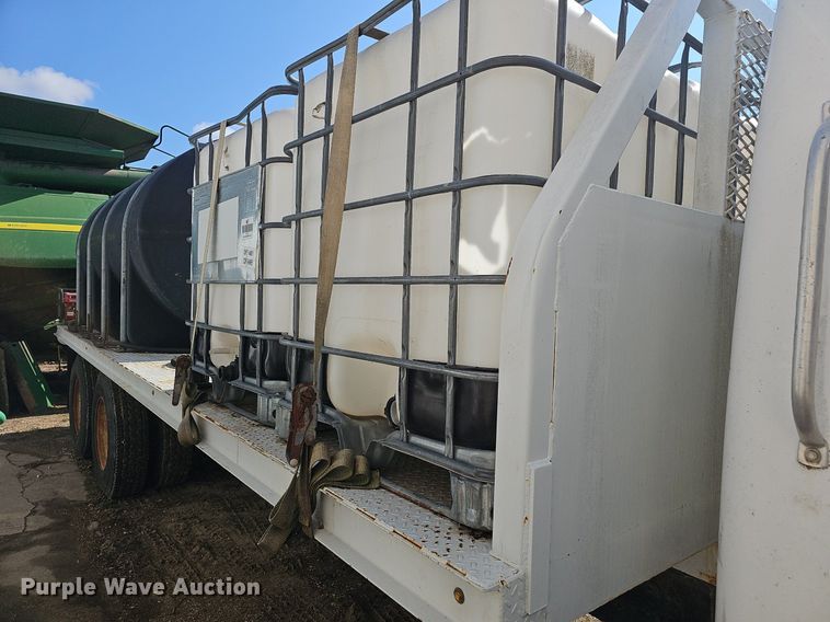 image for item EJ6063 1983 International 1754 flatbed truck