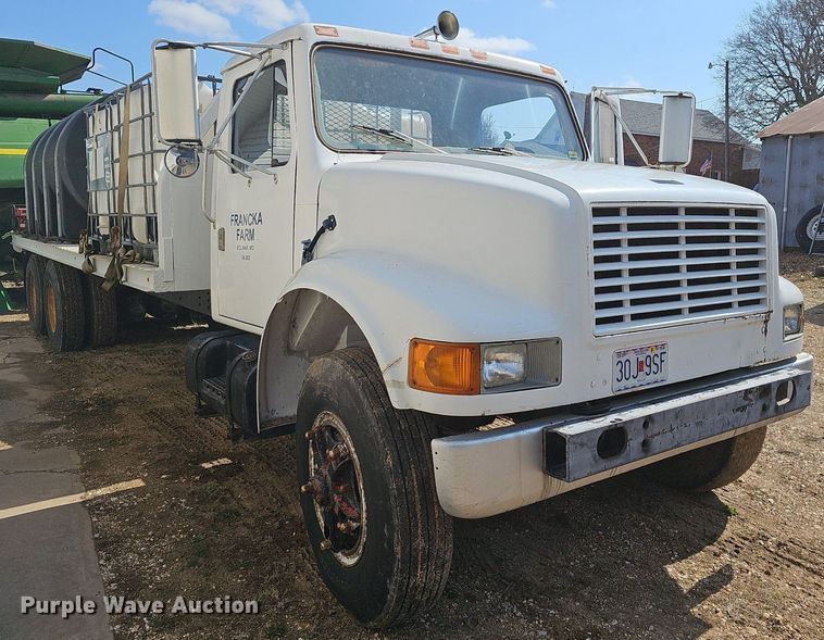 image for item EJ6063 1983 International 1754 flatbed truck