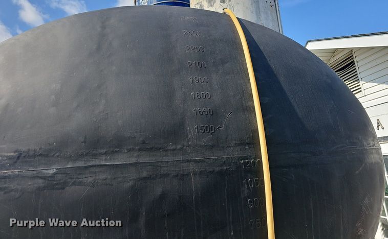 image for item EJ6063 1983 International 1754 flatbed truck