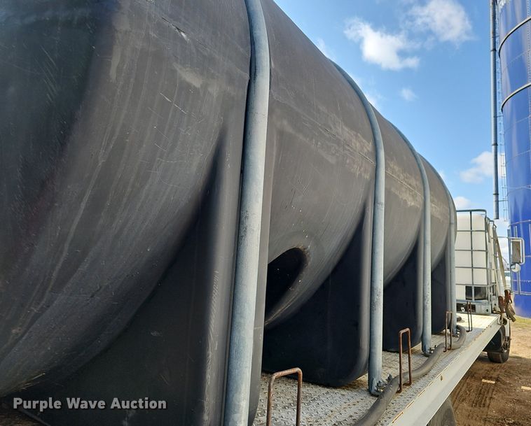 image for item EJ6063 1983 International 1754 flatbed truck