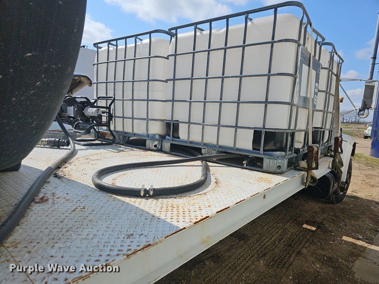 image for item EJ6063 1983 International 1754 flatbed truck