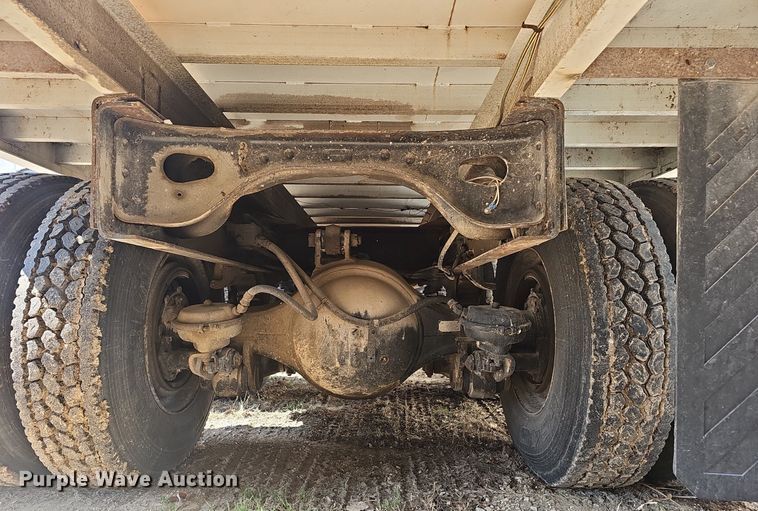 image for item EJ6063 1983 International 1754 flatbed truck