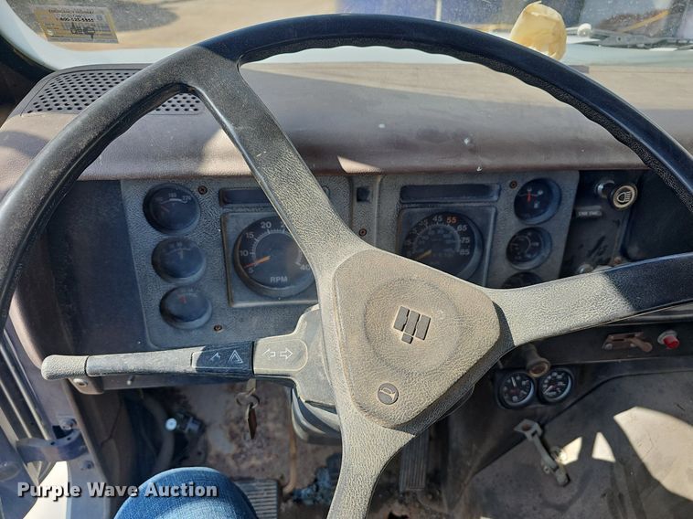 image for item EJ6063 1983 International 1754 flatbed truck