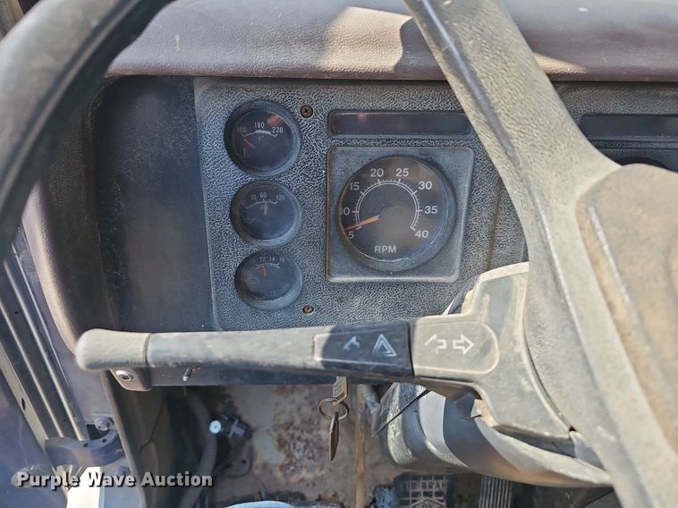 image for item EJ6063 1983 International 1754 flatbed truck