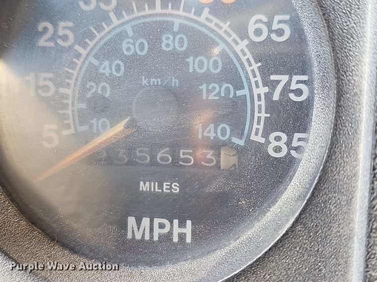 image for item EJ6063 1983 International 1754 flatbed truck