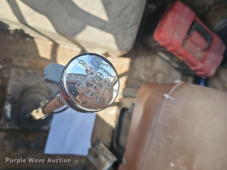 image for item EJ6063 1983 International 1754 flatbed truck