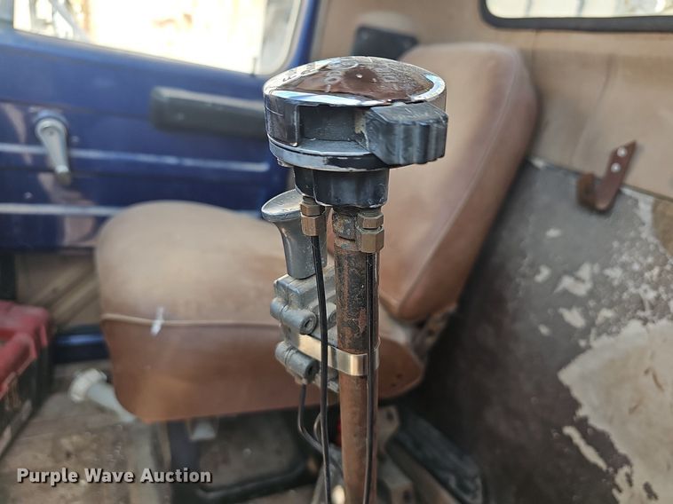 image for item EJ6063 1983 International 1754 flatbed truck