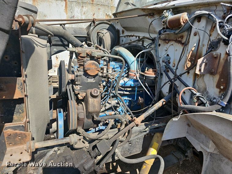 image for item EJ6063 1983 International 1754 flatbed truck