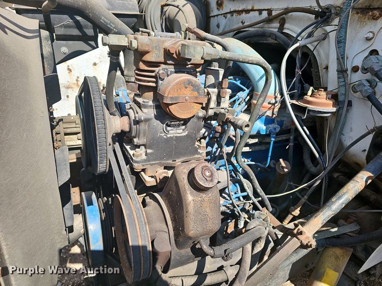 image for item EJ6063 1983 International 1754 flatbed truck