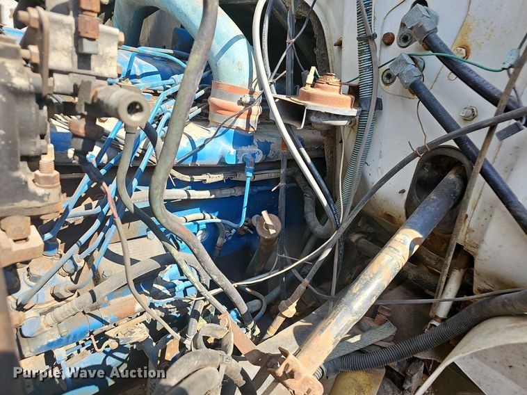 image for item EJ6063 1983 International 1754 flatbed truck