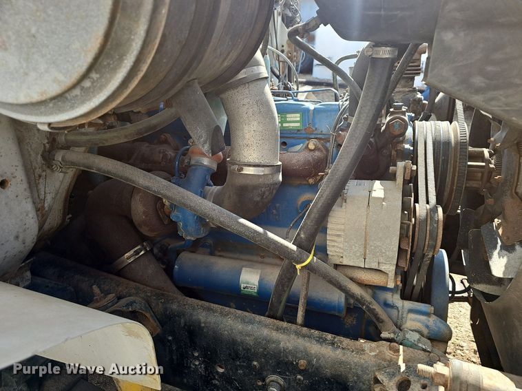 image for item EJ6063 1983 International 1754 flatbed truck