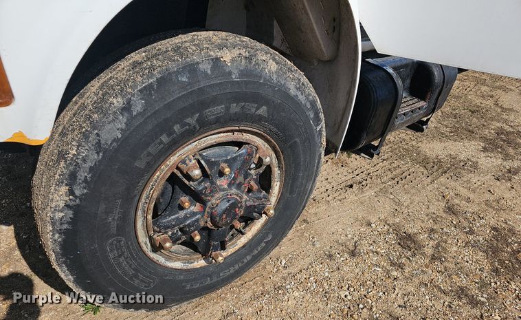 image for item EJ6063 1983 International 1754 flatbed truck