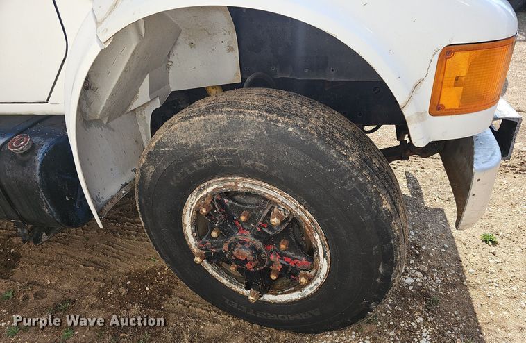 image for item EJ6063 1983 International 1754 flatbed truck