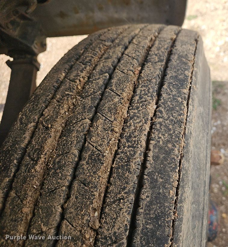 image for item EJ6063 1983 International 1754 flatbed truck