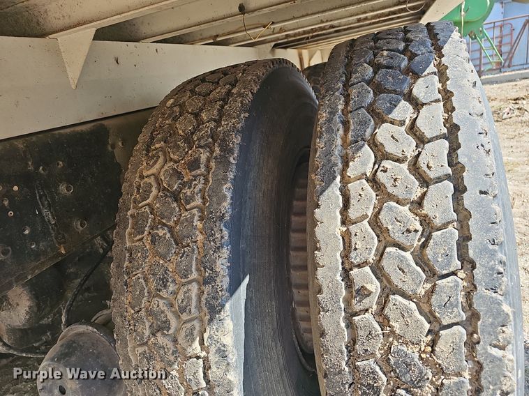 image for item EJ6063 1983 International 1754 flatbed truck