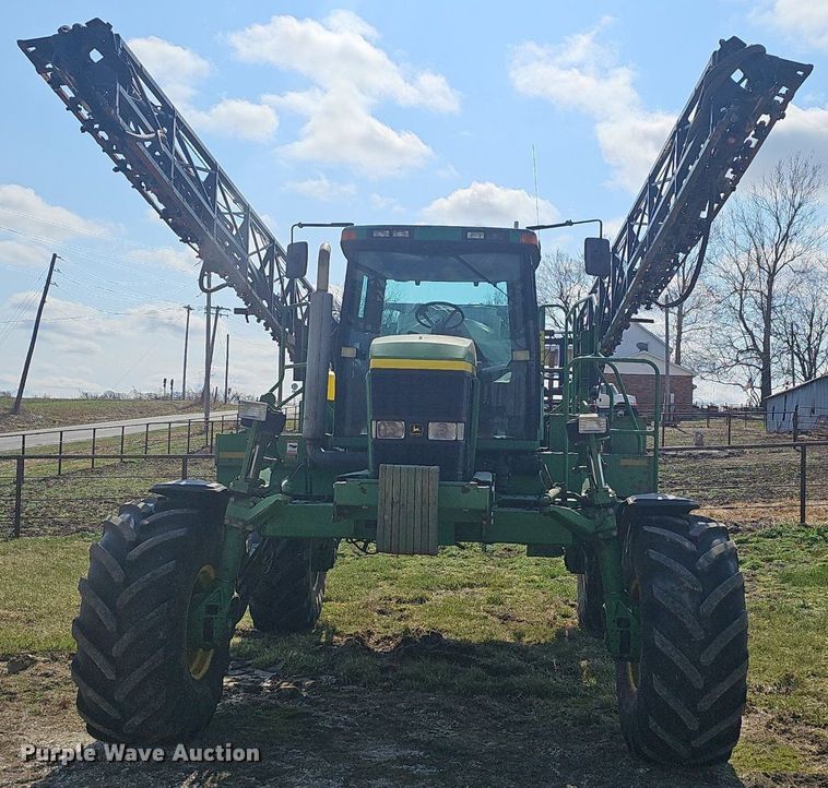 image for item EJ6064 1999 John Deere 4700 sprayer