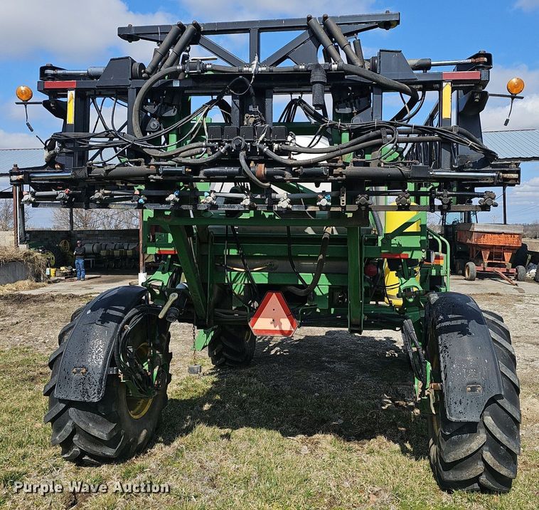 image for item EJ6064 1999 John Deere 4700 sprayer