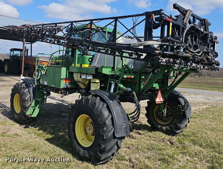 image for item EJ6064 1999 John Deere 4700 sprayer