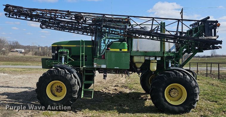 image for item EJ6064 1999 John Deere 4700 sprayer