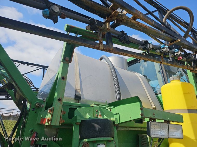 image for item EJ6064 1999 John Deere 4700 sprayer