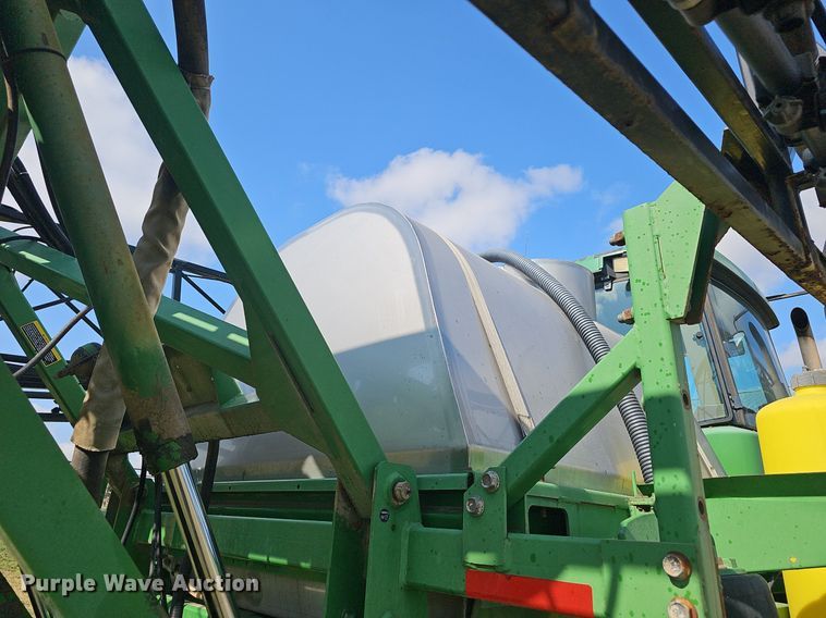 image for item EJ6064 1999 John Deere 4700 sprayer