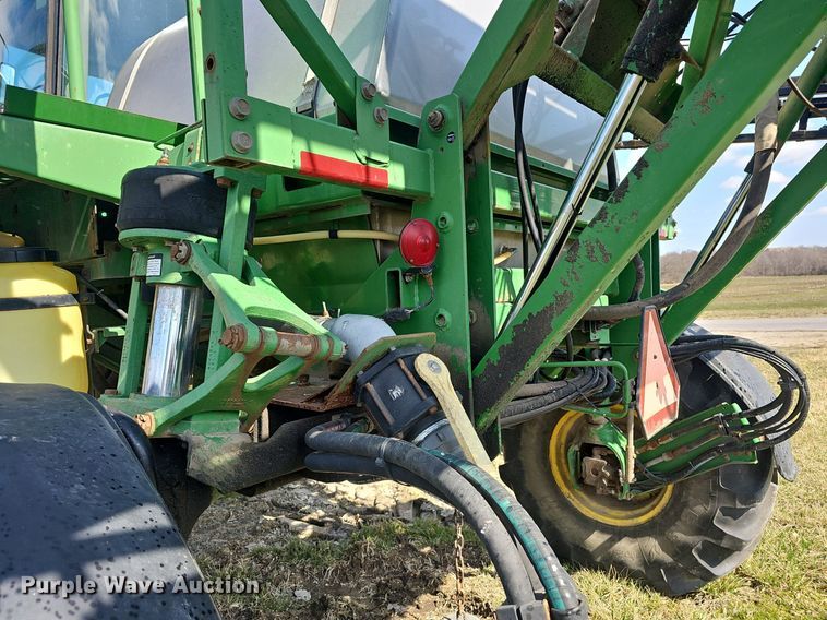 image for item EJ6064 1999 John Deere 4700 sprayer