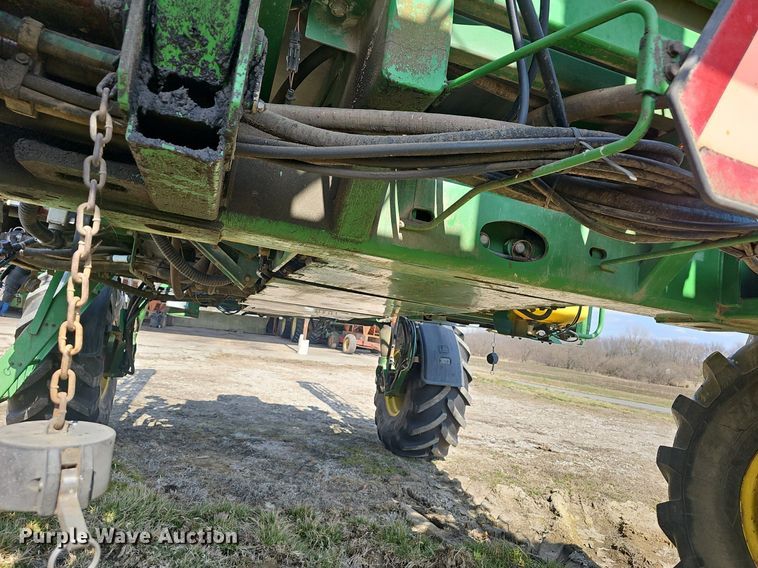 image for item EJ6064 1999 John Deere 4700 sprayer