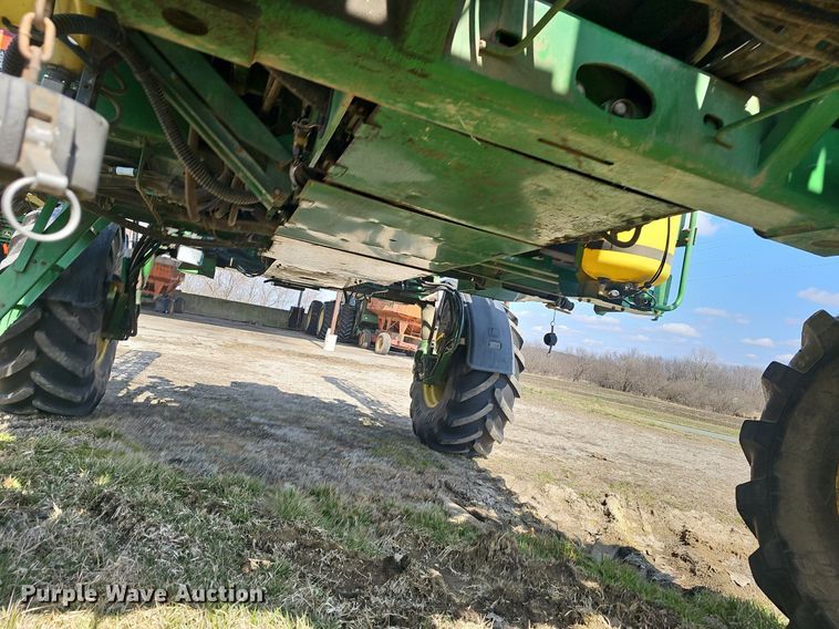 image for item EJ6064 1999 John Deere 4700 sprayer