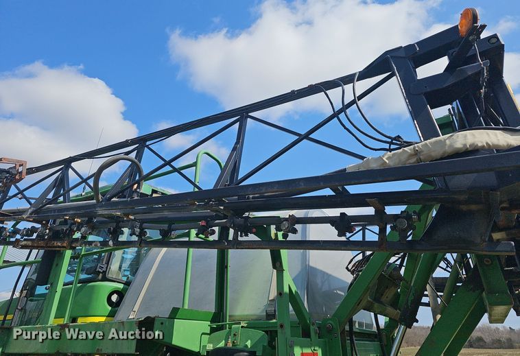 image for item EJ6064 1999 John Deere 4700 sprayer