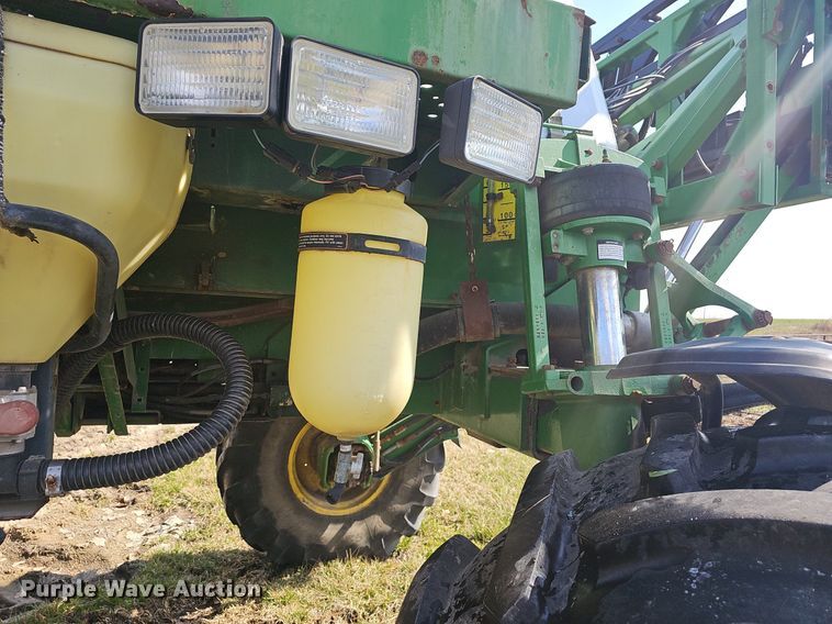 image for item EJ6064 1999 John Deere 4700 sprayer