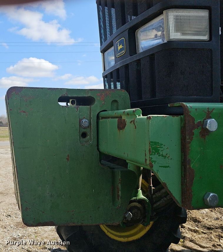 image for item EJ6064 1999 John Deere 4700 sprayer