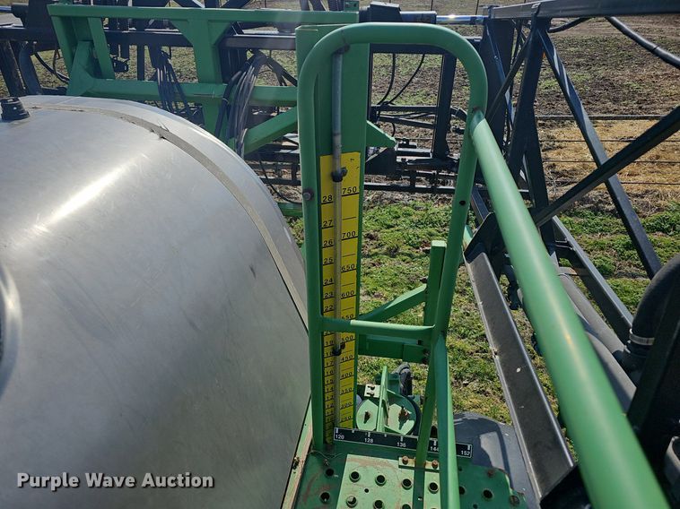 image for item EJ6064 1999 John Deere 4700 sprayer