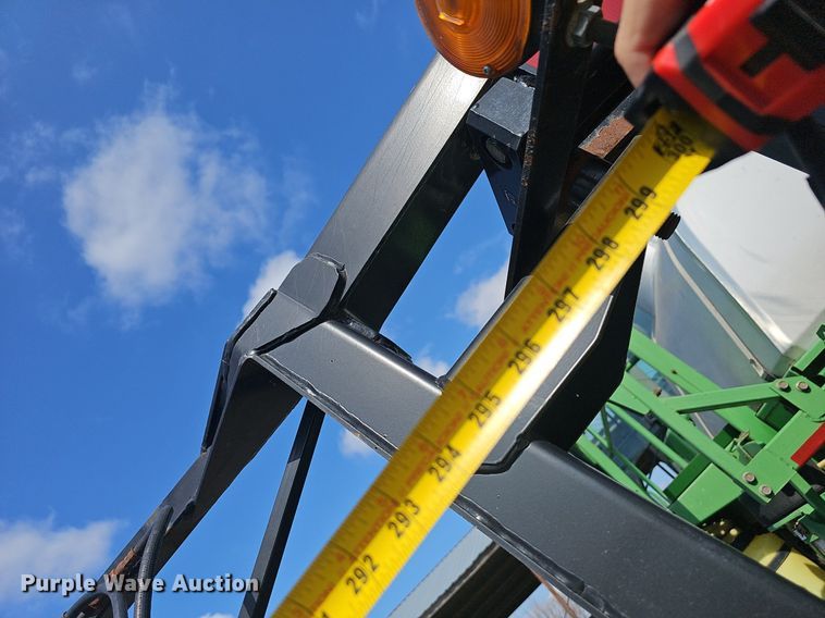 image for item EJ6064 1999 John Deere 4700 sprayer