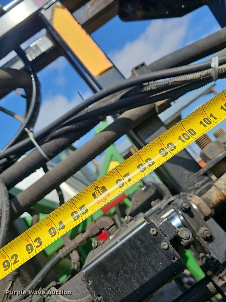 image for item EJ6064 1999 John Deere 4700 sprayer