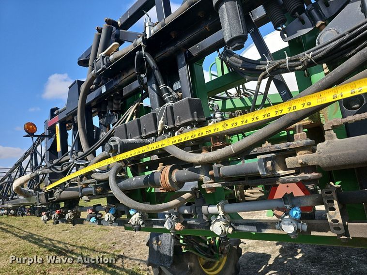 image for item EJ6064 1999 John Deere 4700 sprayer