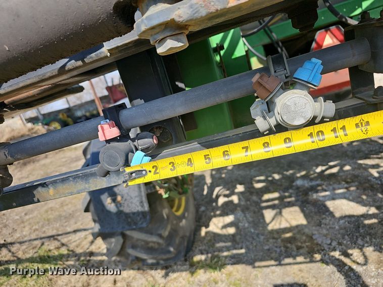 image for item EJ6064 1999 John Deere 4700 sprayer