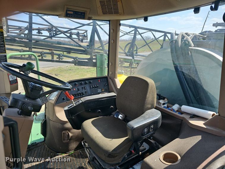 image for item EJ6064 1999 John Deere 4700 sprayer