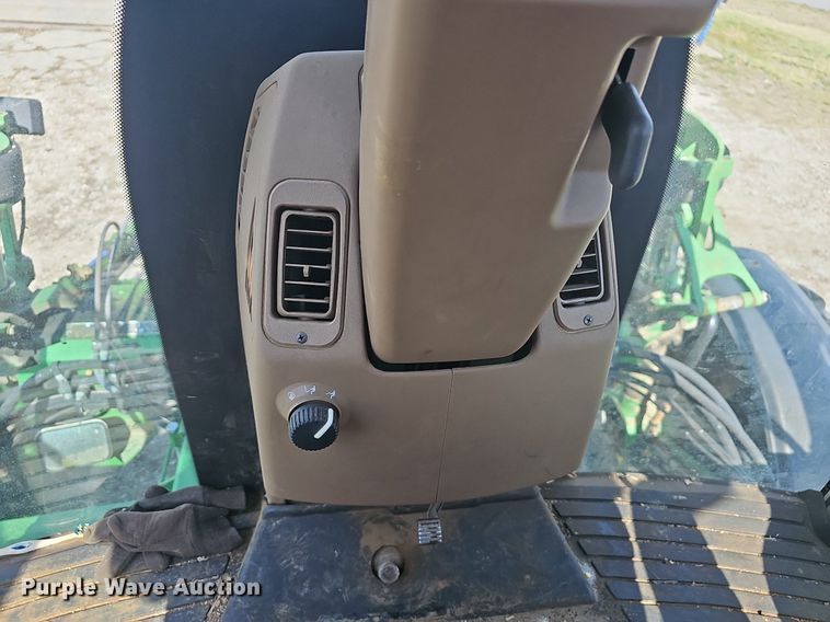 image for item EJ6064 1999 John Deere 4700 sprayer