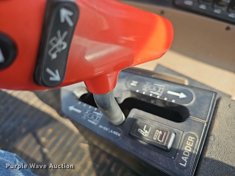 image for item EJ6064 1999 John Deere 4700 sprayer