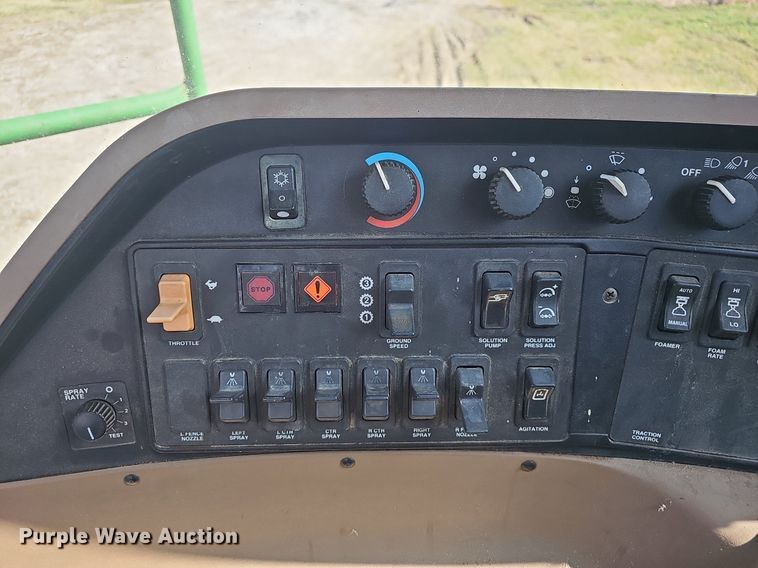 image for item EJ6064 1999 John Deere 4700 sprayer