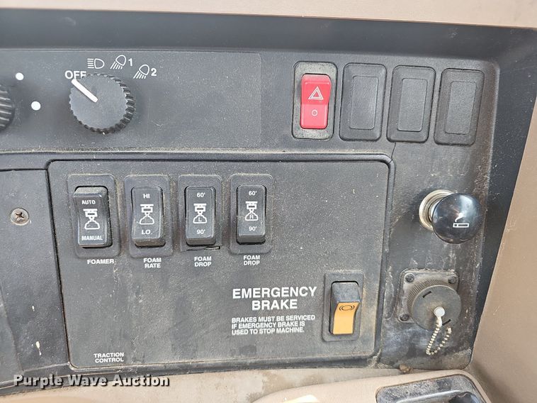 image for item EJ6064 1999 John Deere 4700 sprayer