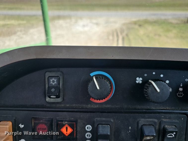 image for item EJ6064 1999 John Deere 4700 sprayer