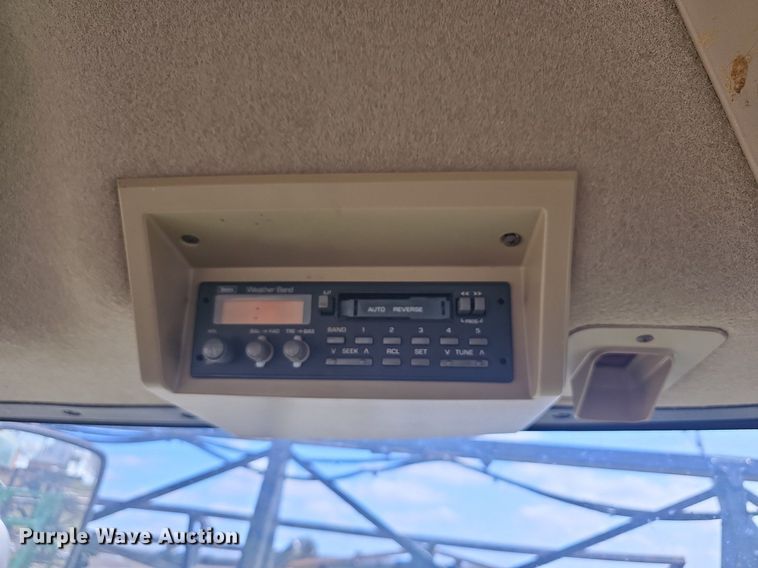 image for item EJ6064 1999 John Deere 4700 sprayer