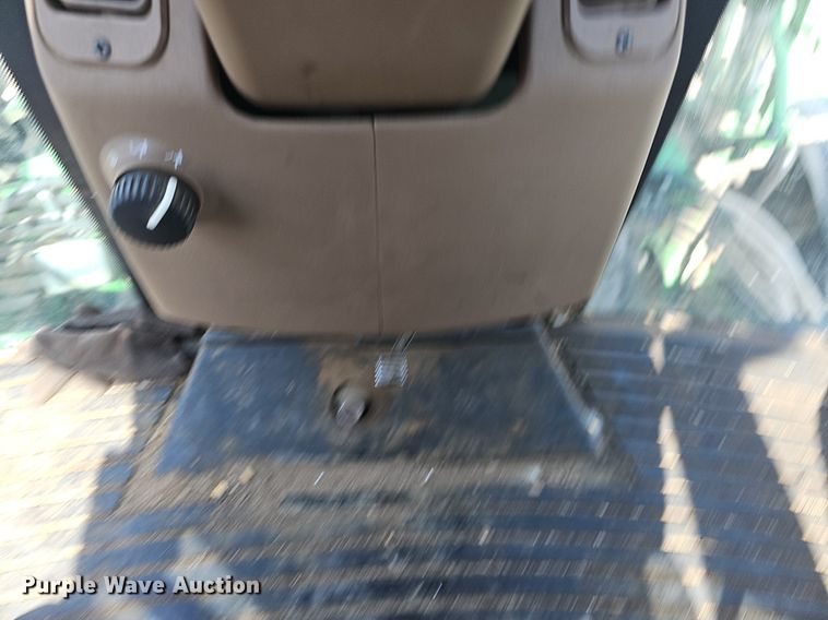 image for item EJ6064 1999 John Deere 4700 sprayer