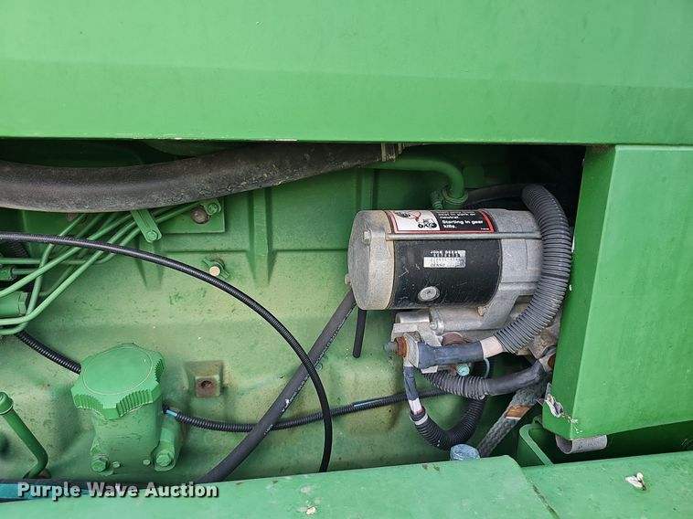 image for item EJ6064 1999 John Deere 4700 sprayer