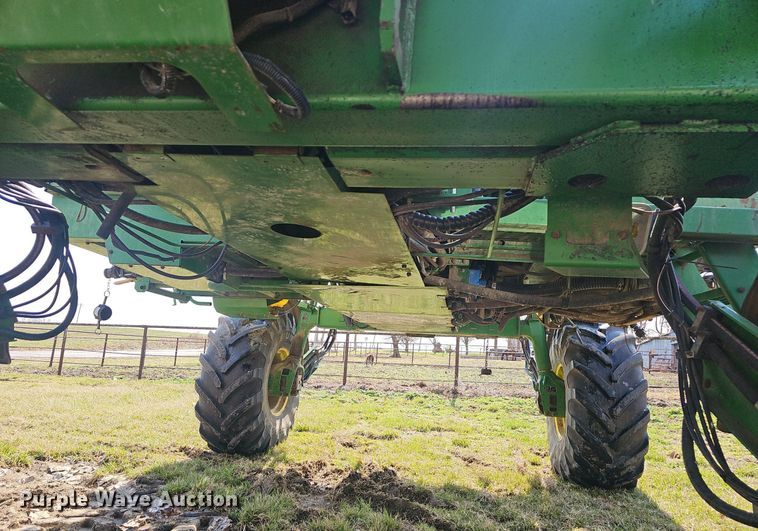 image for item EJ6064 1999 John Deere 4700 sprayer